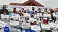 Dukung Peningkatan Kualitas Sungai Citarum, JMI Gelar Baksos di SDN Dayeuhkolot 07 Bolero